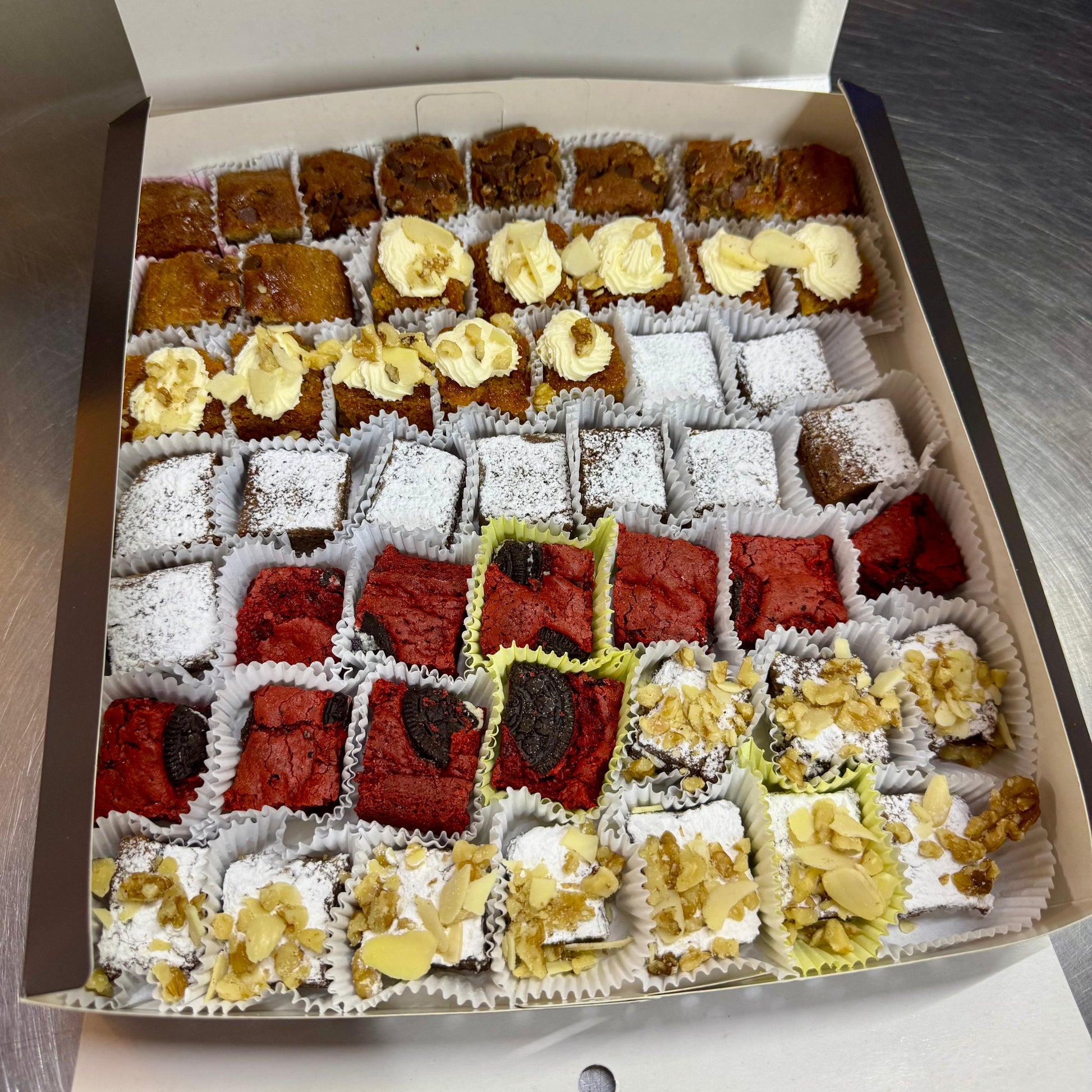 Caja de 50 bites o bocados surtidos
