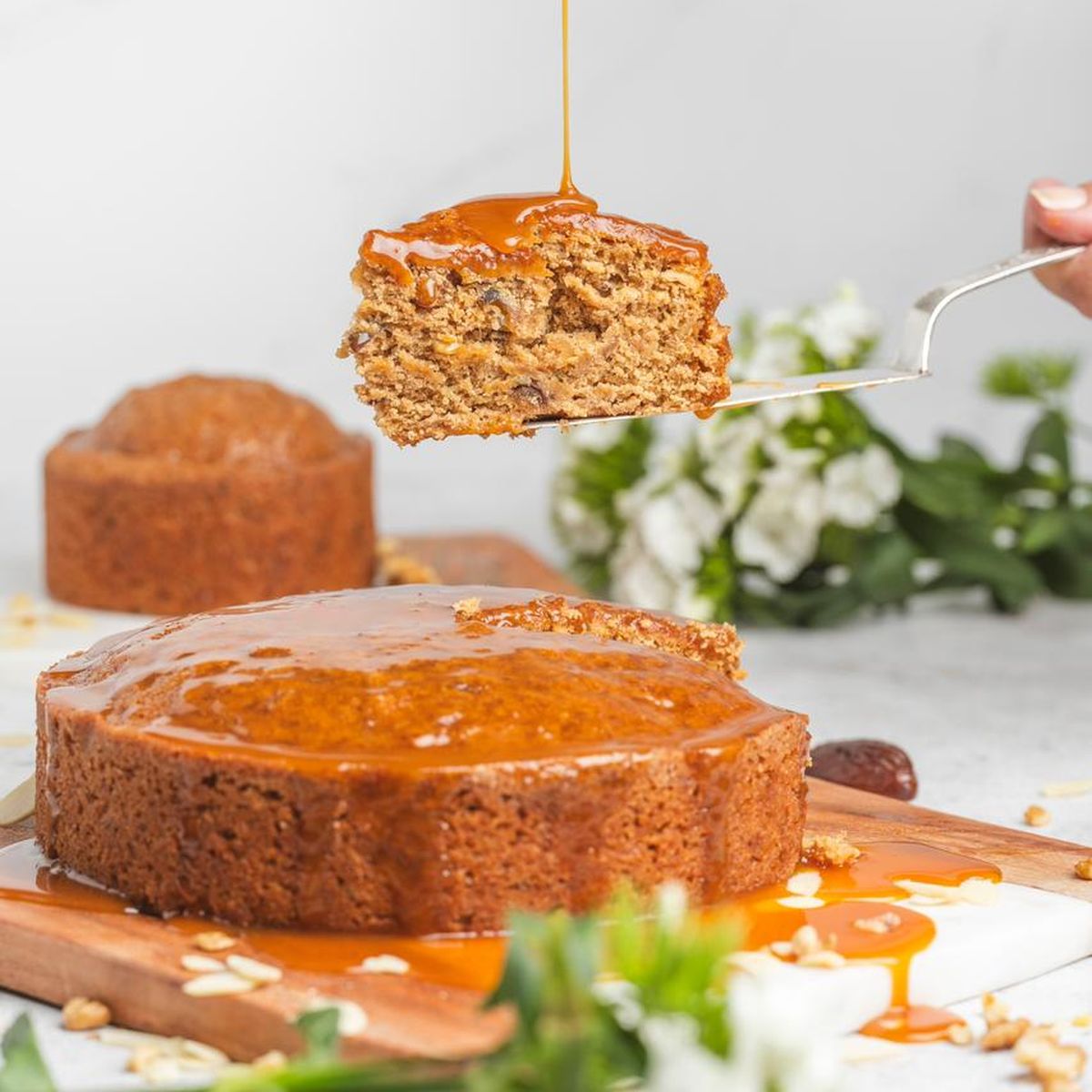 Torta de Dátiles con Salsa de Caramelo