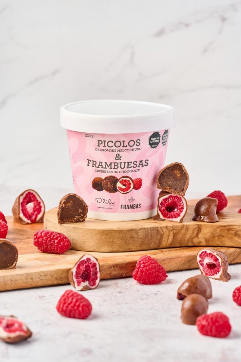 Tarrito de Pícolos bolitas de Brownie melcochudo con Frambuesas